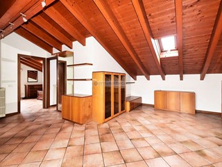 Appartamento in Vendita a Desio, 136'000€, 90 m²