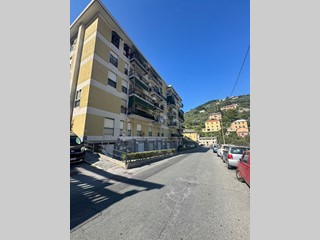Appartamento in Vendita a Genova, zona Quezzi, 119'000&euro;, 100 m²