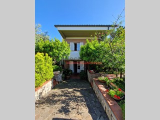 Casa Indipendente in Vendita a Livorno, zona Montenero, 645'000&euro;, 200 m², con Box