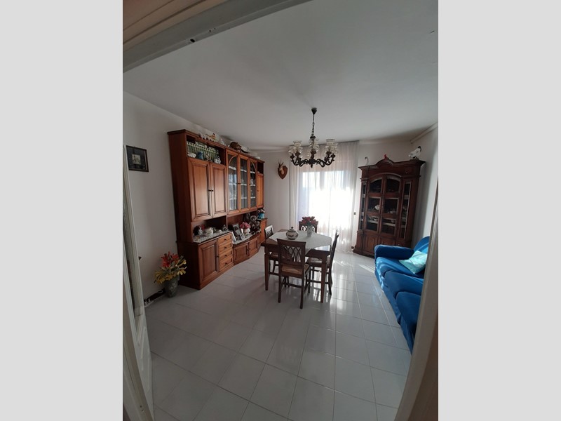 Appartamento in Vendita a Asciano, 88'000€, 82 m², arredato, con Box