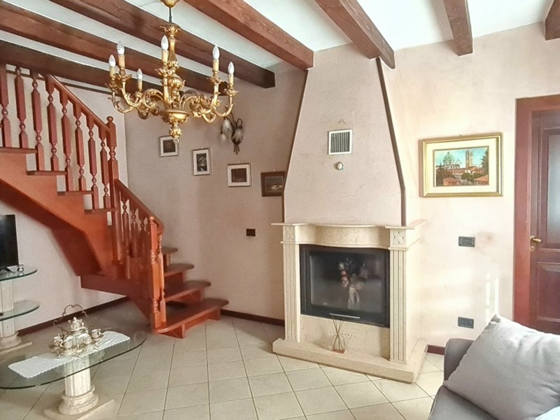 Casa Semi Indipendente in Vendita a Castel Mella, 168'000€, 145 m², con Box