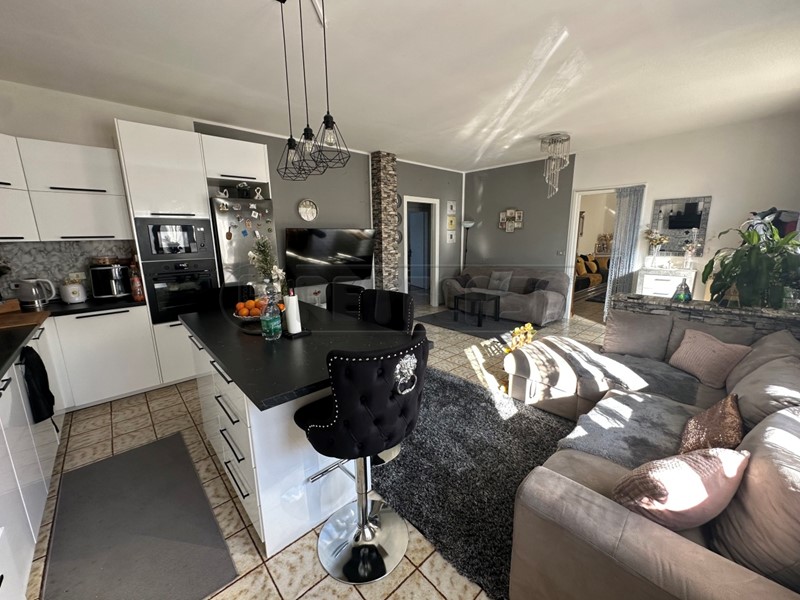 Appartamento in Vendita a Bagnaria Arsa, zona Privano, 140'000€, 256 m², con Box