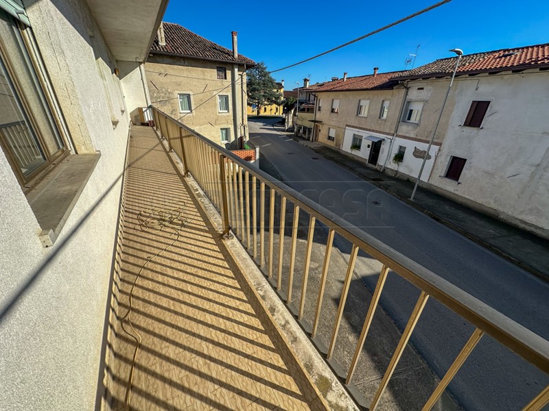 Appartamento in Vendita a Bagnaria Arsa, zona Privano, 120'000€, 178 m², con Box