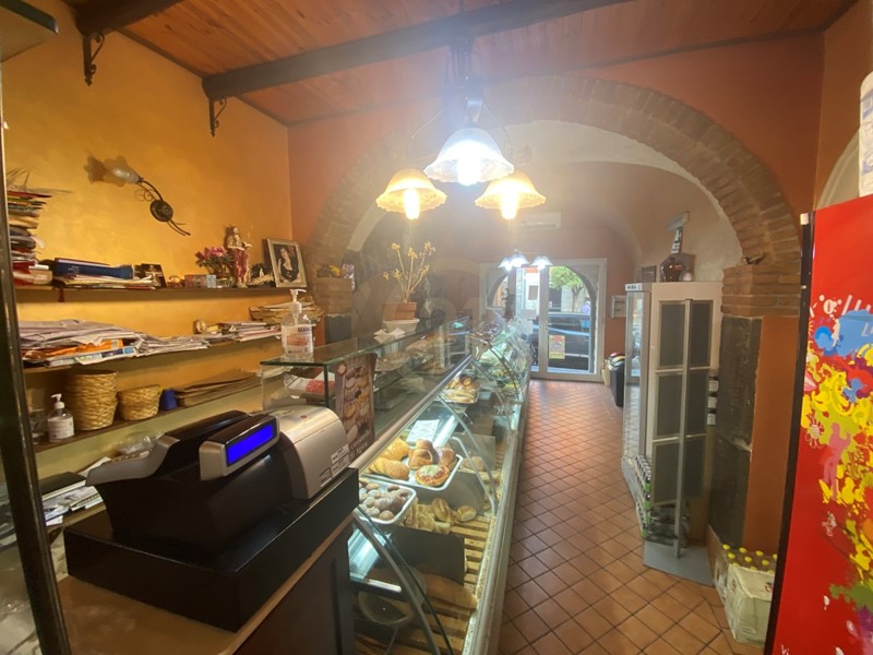Attività commerciale in Affitto a Misterbianco, 1'200€, 110 m²