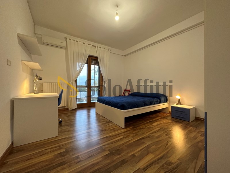 Stanza in Affitto a Latina, 300€, 18 m², arredato