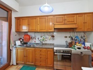 Appartamento in Vendita a Rignano sull'Arno, zona Rignano Sull'Arno, 290'000€, 175 m², con Box