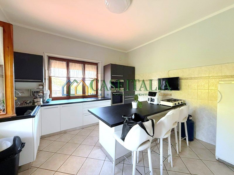 Casa Indipendente in Vendita a Ivrea, zona Crist, 290'000€, 213 m²