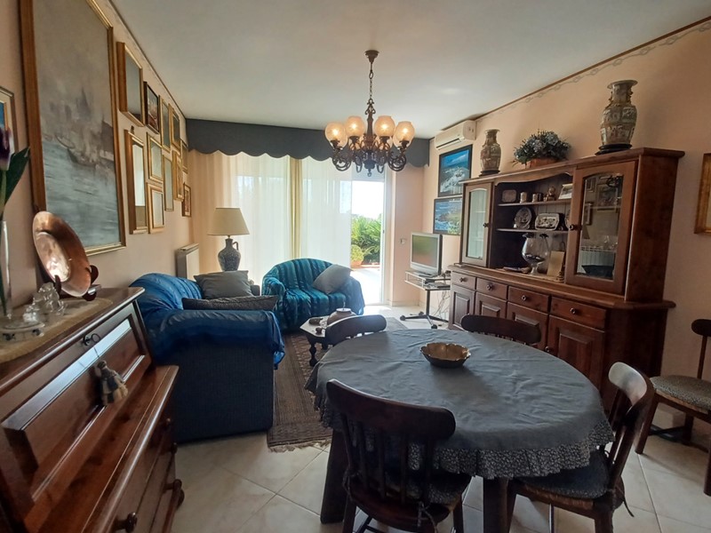 Bilocale in Vendita a Sanremo, 280'000€, 83 m², con Box