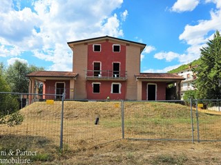Casa Indipendente in Vendita a Perugia, zona San Giovanni Del Pantano, 190'000€, 446 m², con Box