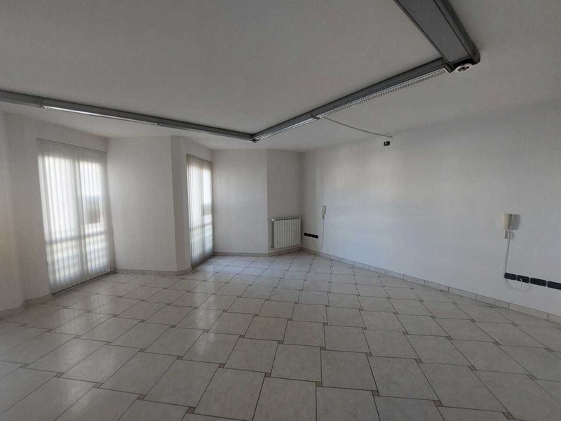 Appartamento in Vendita a Prato, zona Galciana, 185'000&euro;, 129 m²