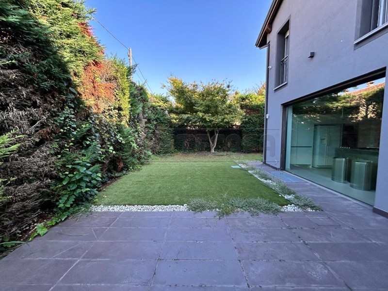 Villa in Vendita a Crema, 540'000&euro;, 210 m², arredato, con Box