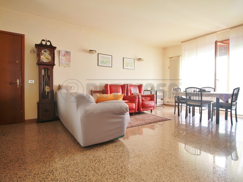 Appartamento in Vendita a Montebello Vicentino, 170'000€, 150 m², con Box