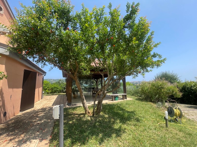 Villa in Vendita a Sirolo, 700'000€, 176 m²