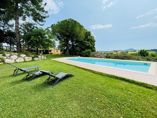 Villa in Vendita a Osimo, 840'000€, 500 m², con Box