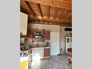 Casa Indipendente in Affitto a Lucca, zona San Cassiano a Vico, 1'000€, 80 m², arredato