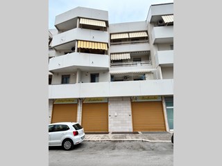 Trilocale in Vendita a Capurso, zona centro, 180'000€, 90 m², con Box
