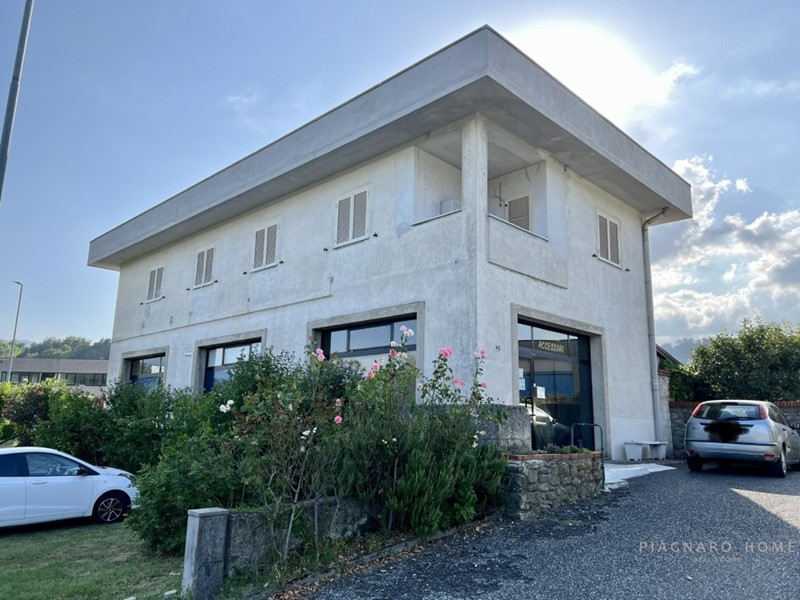 Casa Indipendente in Vendita a Pontremoli, 350'000€, 650 m²