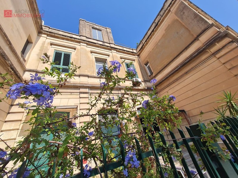Trilocale in Affitto a Lecce, 700€, 94 m², arredato