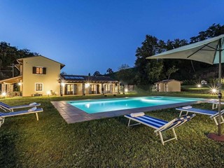 Villa in Vendita a Lucca, zona Cerasomma, 1'550'000&euro;, 300 m², arredato