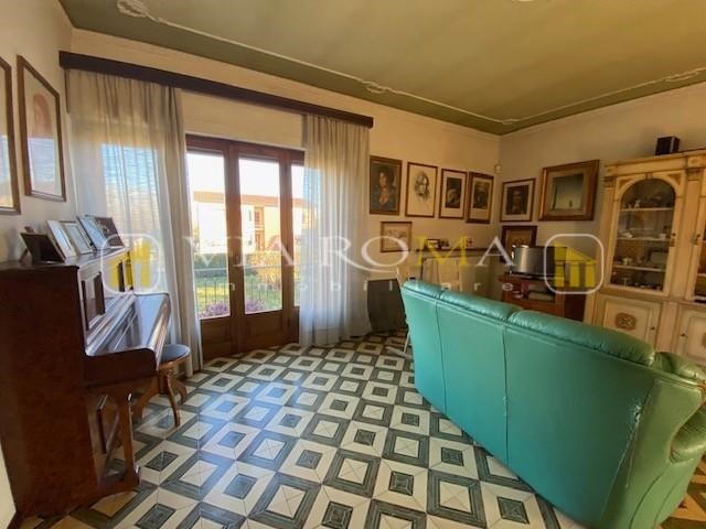 Villa in Vendita a Lucca, zona San Cassiano a Vico, 490'000&euro;, 280 m², arredato, con Box