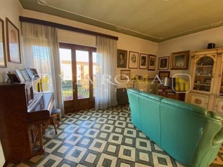 Villa in Vendita a Lucca, zona San Cassiano a Vico, 490'000&euro;, 280 m², arredato, con Box