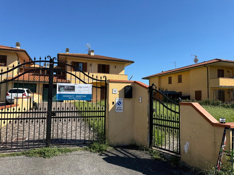 Villa bifamiliare in Vendita a San Giuliano Terme, zona Gello, 550'000€, 180 m², arredato, con Box
