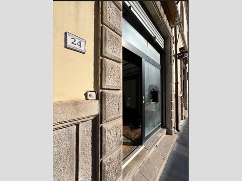 Immobile commerciale in Vendita a Viareggio, 174'000€, 112 m²