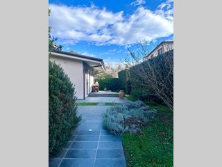 Villa in Vendita a Carrara, zona Fossola, 439'000€, 142 m², arredato