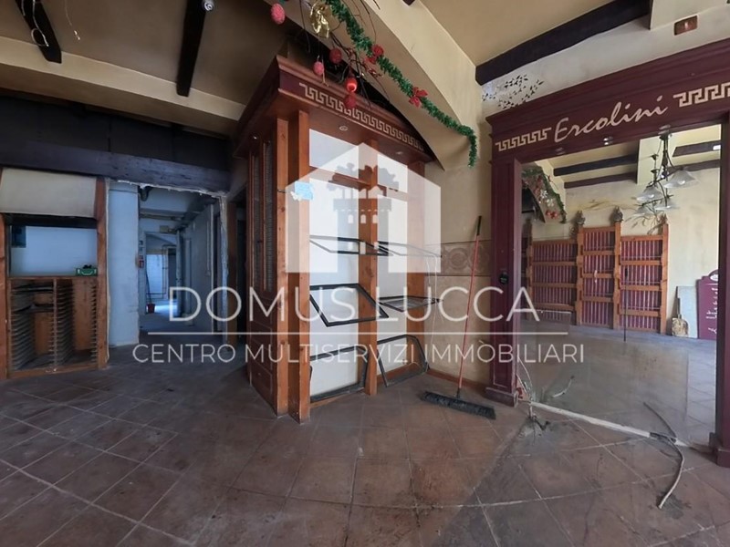Immobile commerciale in Vendita a Lucca, zona San Marco, 175'000€, 110 m²