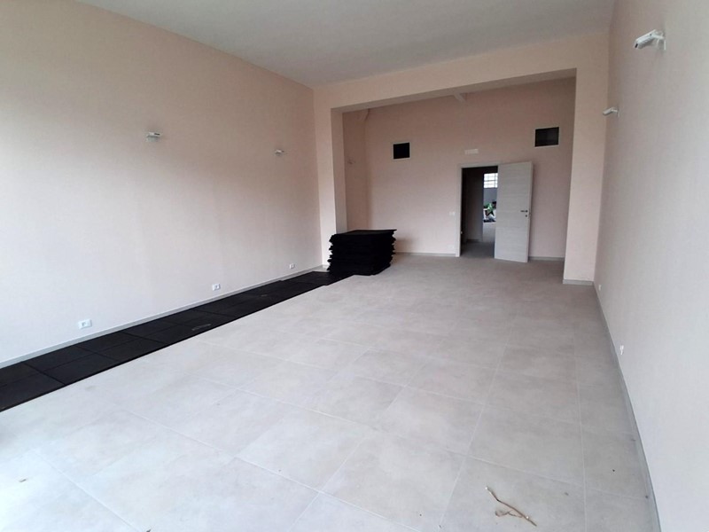 Immobile commerciale in Affitto a Lucca, zona Picciorana, 1'800€, 80 m²