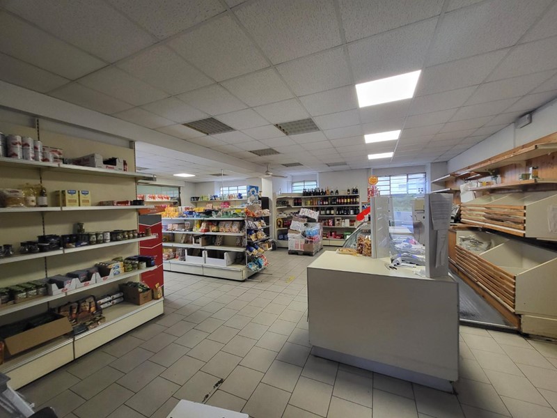 Immobile commerciale in Vendita a Vicopisano, zona San Giovanni Alla Vena, 88'000€, 340 m²