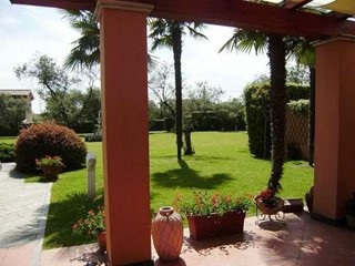 Casa Semi Indipendente in Vendita a Massa, zona Ronchi, 1'200'000&euro;, 188 m², arredato, con Box