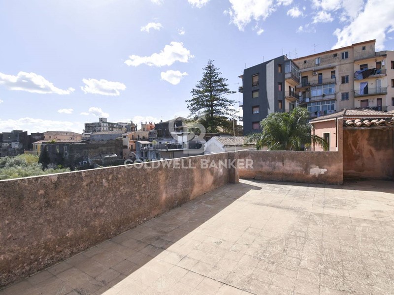 Casa Semi Indipendente in Vendita a Acireale, 105'000€, 347 m², con Box