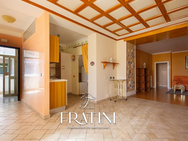 Casa Indipendente in Vendita a Ancarano, 189'000€, 340 m²