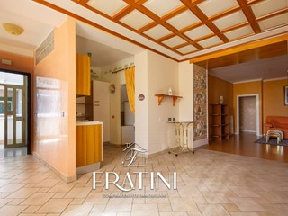 Casa Indipendente in Vendita a Ancarano, 189'000€, 340 m²