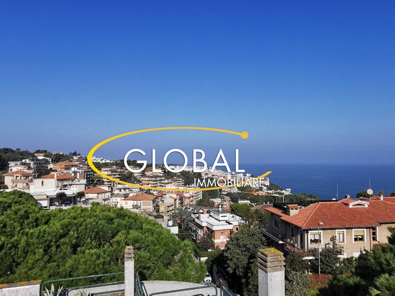 Attico in Vendita a Ancona, 377 m²