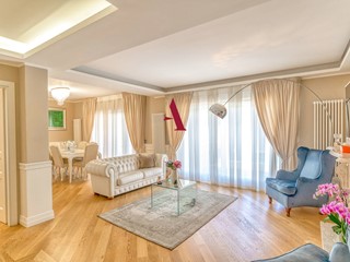 Casa Semi Indipendente in Vendita a Avellino, 480'000&euro;, 300 m²