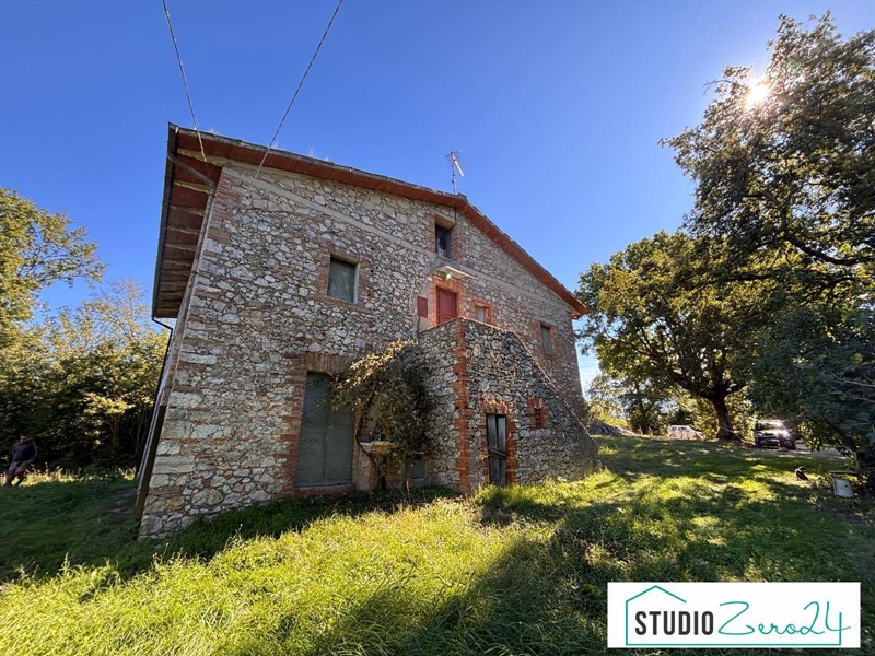 Rustico in Vendita a Avigliano Umbro, 120'000€, 186 m²