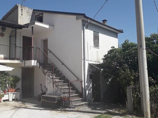 Casa Indipendente in Vendita a Turrivalignani, 60'000€, 150 m²