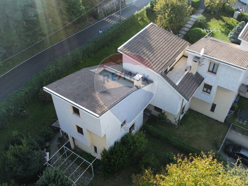 Appartamento in Vendita a Varese, 220'000€, 119 m²