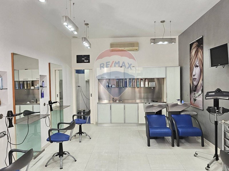Negozio in Vendita a Salerno, 65'000&euro;, 44 m²