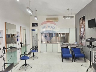 Negozio in Vendita a Salerno, 65'000&euro;, 44 m²