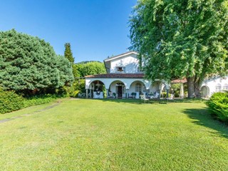 Villa in Vendita a Pollone, 1'500'000€, 750 m²