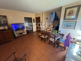 Appartamento in Vendita a Reggello, 365'000€, 166 m²