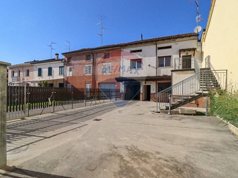 Quadrilocale in Vendita a Boretto, 125'000€, 116 m²