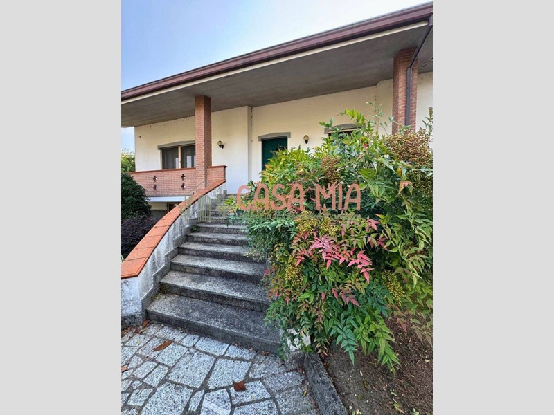 Villa in Vendita a Calendasco, 350'000€, 213 m²