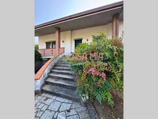 Villa in Vendita a Calendasco, 350'000€, 213 m²