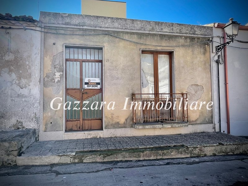 Bilocale in Vendita a Canicattini Bagni, 21'000€, 110 m²