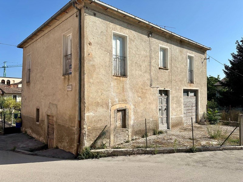 Casa Indipendente in Vendita a Caporciano, 69'000&euro;, 120 m²