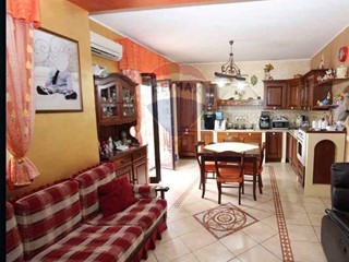 Quadrilocale in Vendita a Carlentini, 85'000€, 90 m²